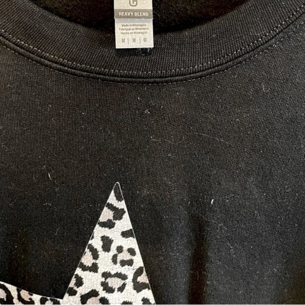 PINK LILY Star Sweatshirt - Picture 5 of 5